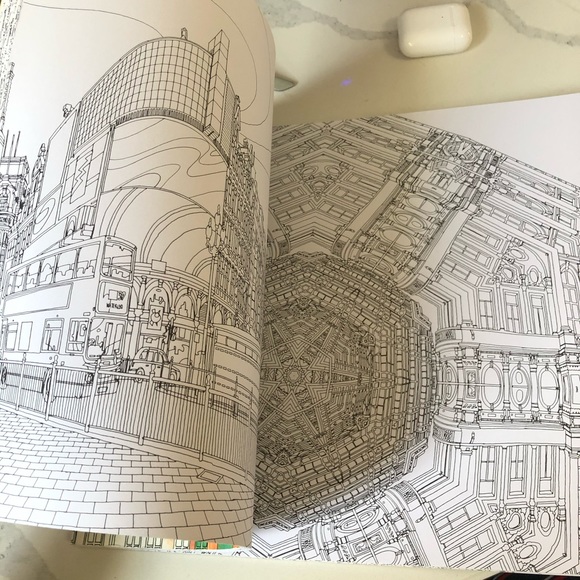 Colouring books (2 books) - Picture 3 of 8